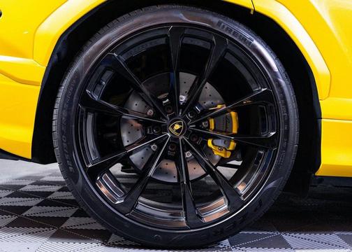 2022 Lamborghini Urus Graphite Capsule