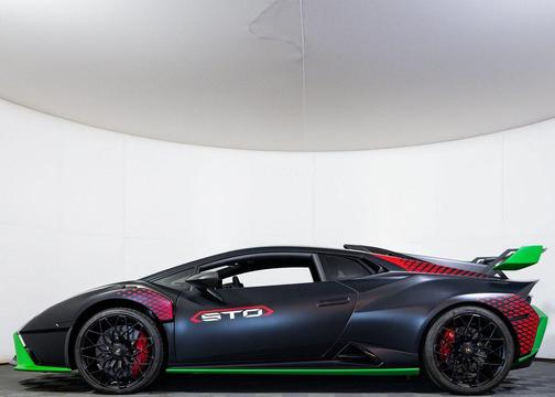 2022 Lamborghini Huracan STO 