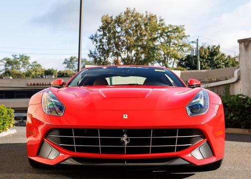 Rosso Scuderia 2015 Ferrari F12berlinetta