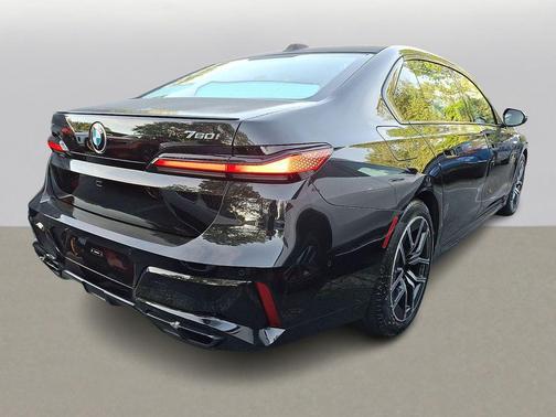 Black Sapphire Metallic 2024 BMW 760 xDrive
