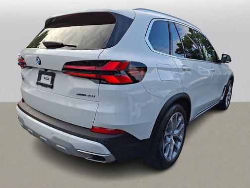 Alpine White 2024 BMW X5 xDrive40i