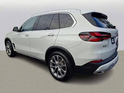 Alpine White 2024 BMW X5 xDrive40i