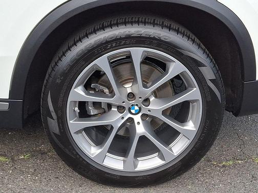 Alpine White 2024 BMW X5 xDrive40i