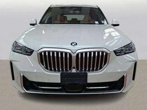 Mineral White Metallic 2024 BMW X5 xDrive40i
