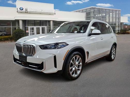 Mineral White Metallic 2024 BMW X5 xDrive40i