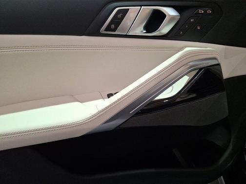 Carbon Black Metallic 2027 BMW X6 xDrive40i