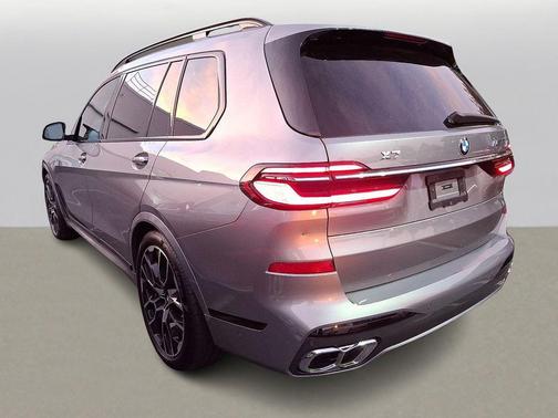 2025 BMW X7 M60i