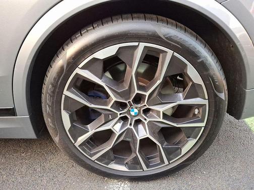 2025 BMW X7 M60i