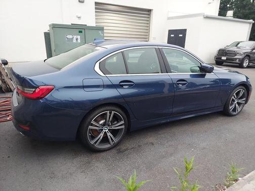 Photo 4 of 21 of 2021 BMW 330 i xDrive