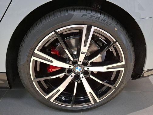 Brooklyn Grey Metallic 2026 BMW 530 xDrive