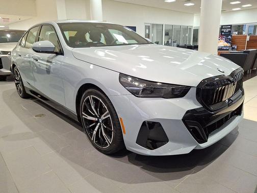 Brooklyn Grey Metallic 2026 BMW 530 xDrive