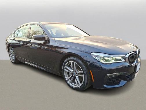 Carbon Black Metallic 2019 BMW 750 i xDrive