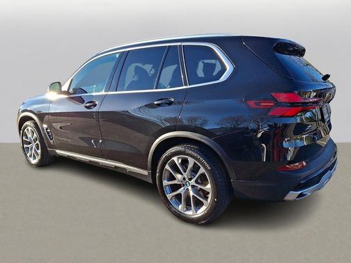 Black Sapphire Metallic 2024 BMW X5 xDrive40i