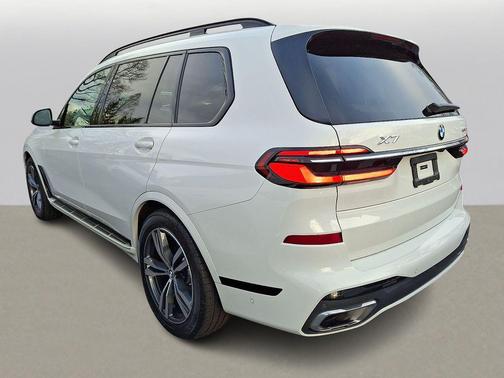 Alpine White 2024 BMW X7 xDrive40i
