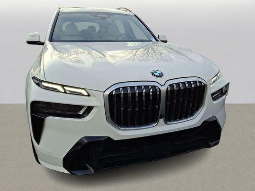Alpine White 2024 BMW X7 xDrive40i