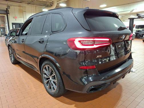 2022 BMW X5 M50i