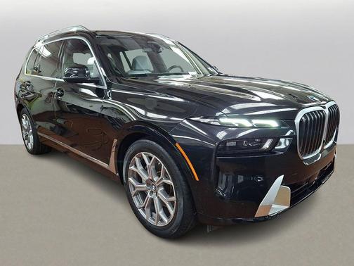 Black Sapphire Metallic 2024 BMW X7 xDrive40i