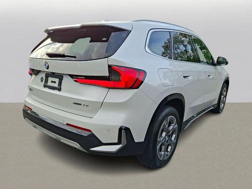 Mineral White Metallic 2023 BMW X1 xDrive28i