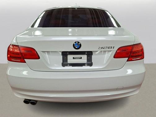 White Metallic 2011 BMW 328 xDrive