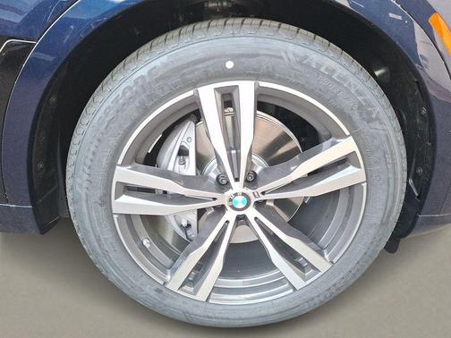 Tanzanite Blue II Metallic 2026 BMW X7 xDrive40i