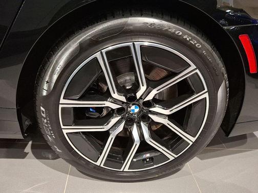 2025 BMW 760 i xDrive