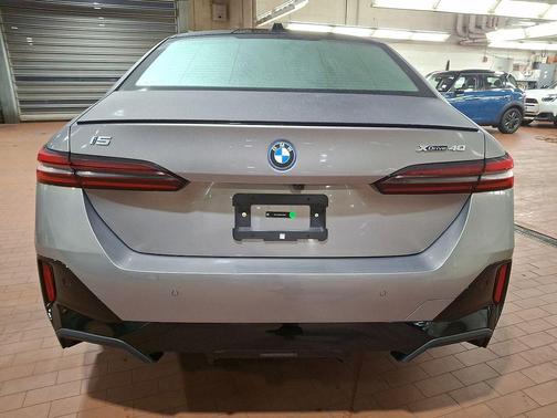 2025 BMW i5 xDrive40