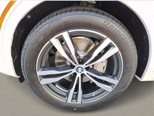 300 2027 BMW X7 xDrive40i