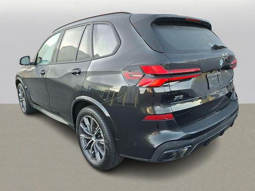 2025 BMW X5 M60i