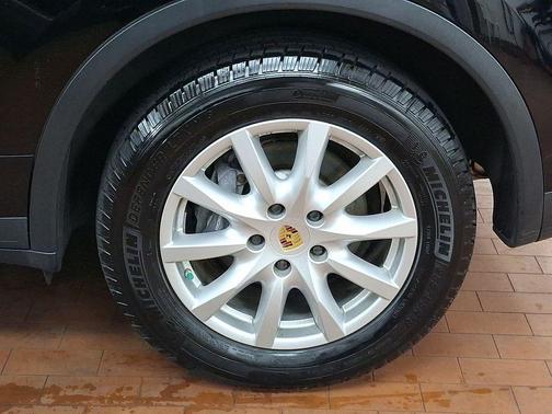 Black 2014 Porsche Cayenne Cayenne