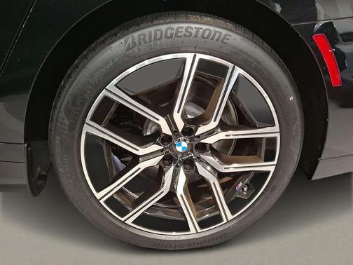 Black Sapphire Metallic 2025 BMW i7 eDrive50
