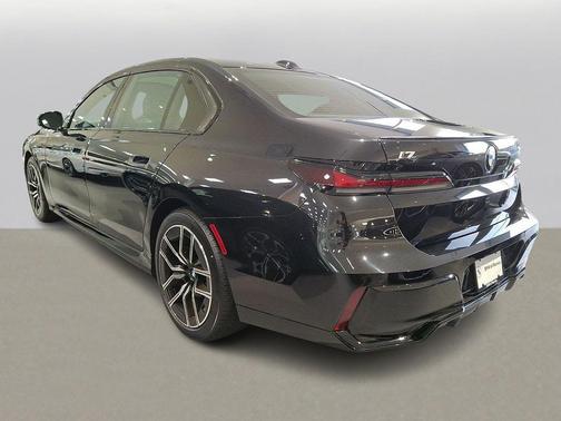 Black Sapphire Metallic 2025 BMW i7 eDrive50