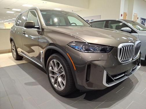 Manhattan Green Metallic 2026 BMW X5 xDrive40i