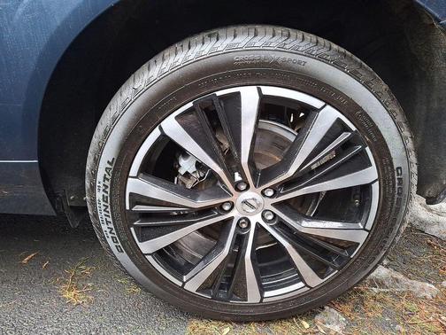 2023 Volvo XC60 Recharge Plug-In Hybrid T8 Plus Dark Theme