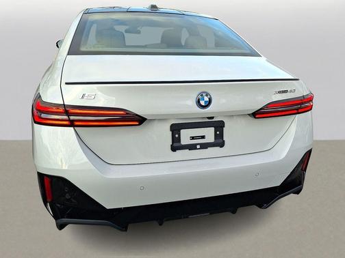 2025 BMW i5 xDrive40