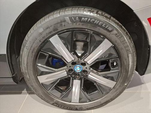 2025 BMW iX xDrive50