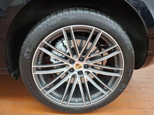2021 Porsche Macan Turbo