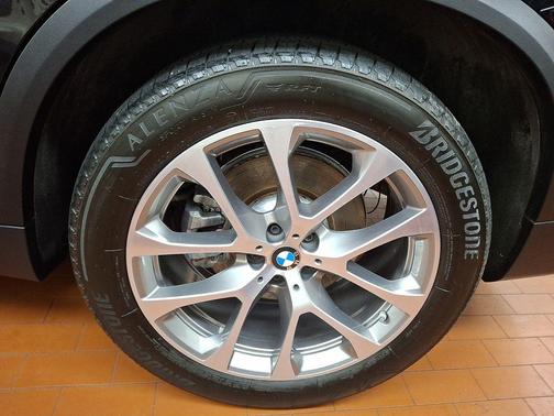 Black Sapphire Metallic 2024 BMW X5 xDrive40i