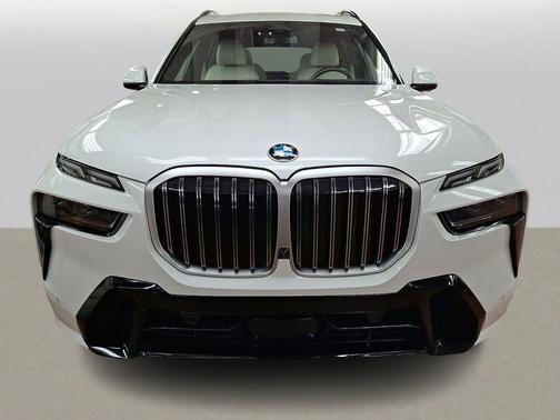 Mineral White Metallic 2024 BMW X7 xDrive40i