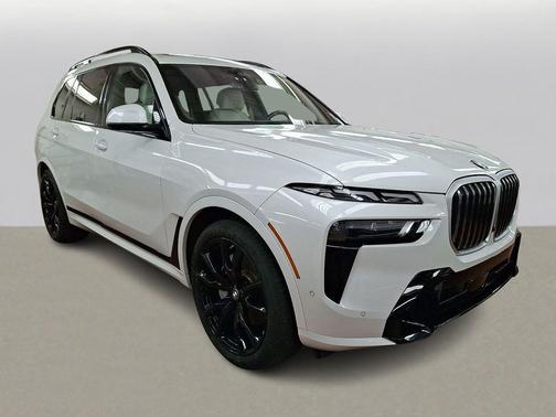 Mineral White Metallic 2024 BMW X7 xDrive40i