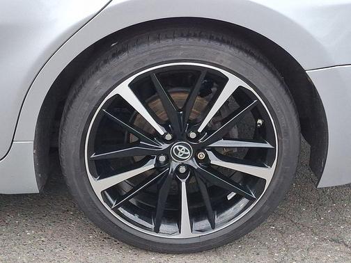 Midnight Black Metallic 2018 Toyota Camry XSE