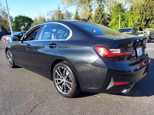 Photo 5 of 26 of 2019 BMW 330 i xDrive