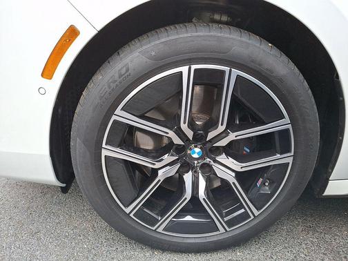 2023 BMW 760 i xDrive