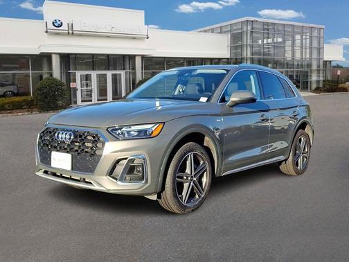 Chronos Gray Metallic 2023 Audi Q5 e 55 S line Premium Plus