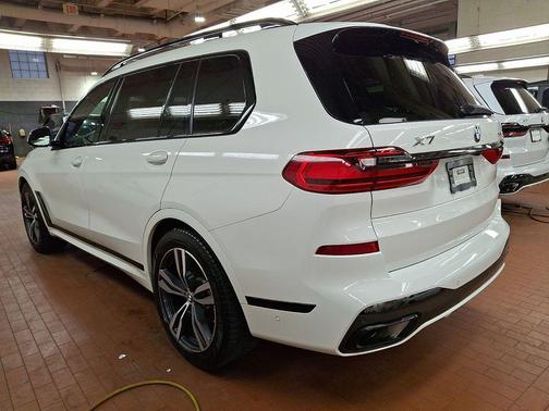 Alpine White 2021 BMW X7 xDrive40i