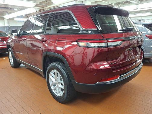 2024 Jeep Grand Cherokee Laredo