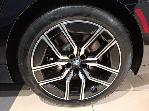 2025 BMW 760 i xDrive