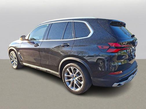 Black Sapphire Metallic 2024 BMW X5 xDrive40i