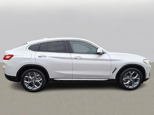 2025 BMW X4 xDrive30i