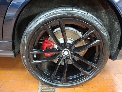 Carbon Black Metallic 2025 BMW X6 M60i