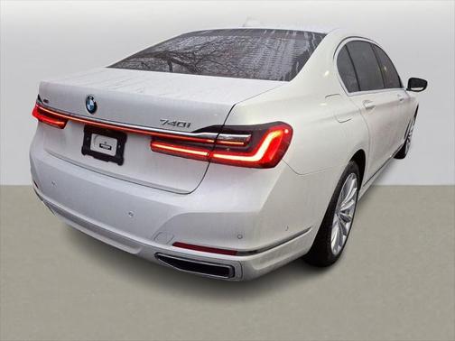 2022 BMW 740 i xDrive